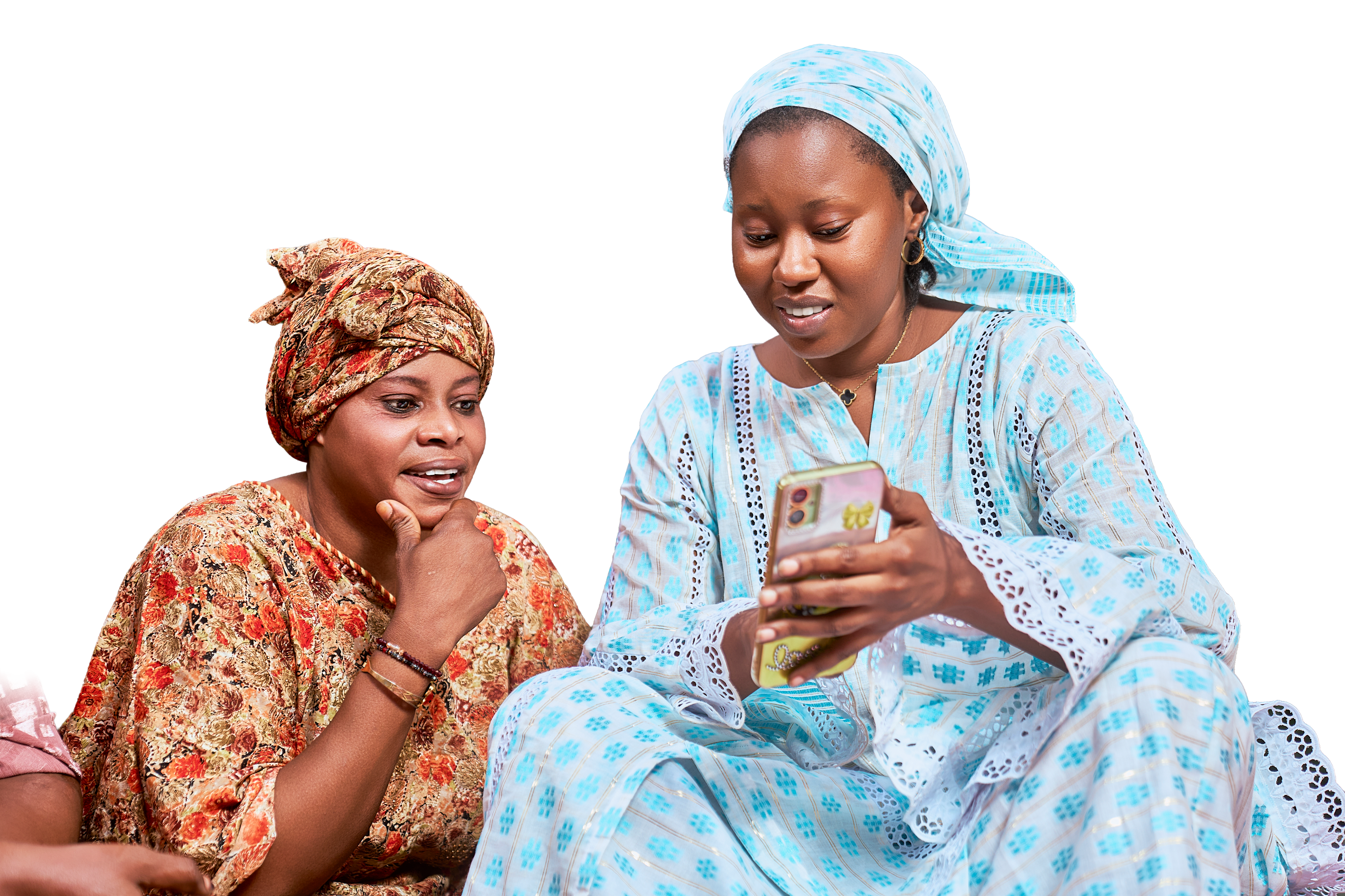 Illustration d'une femme utilisant l'application Maman Tontine sur son smartphone